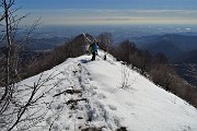 37 Dalla piccola croce di cima  Podona ci abbassiamo all'anticima con grande croce